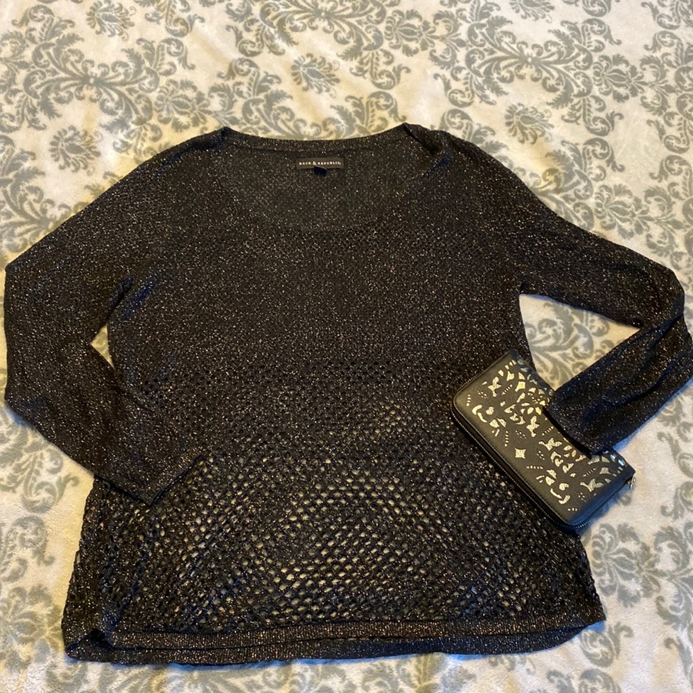 🍁Black & gold knit shirt and clutch